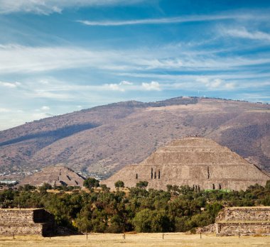 Piramit güneşin ve ayın piramit. Teotihuacan. Meksika. ay piramit görüntülemek.