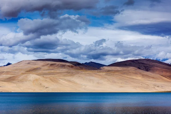 喜马拉雅山喜马拉雅山左莫里里湖 正式名称 Tsomoriri湿地保护区 Korzok Changthang地区 Ladakh Jammu Kashmir India — 图库照片
