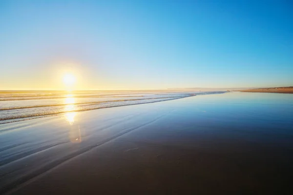 Атлантичний Океан Захід Сонця Хвилі Широкому Піску Пляжу Фонте Тельха — стокове фото