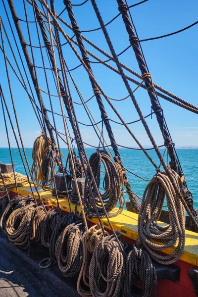 Old Wooden Age Sail Sailing Ship Ropes Cordage Shroud — Stock Photo, Image
