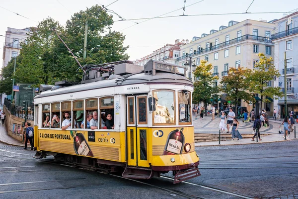 Lisbon Portugal September 2022 Famous Vintage Yellow Tram Street Crowded — Stock Photo, Image