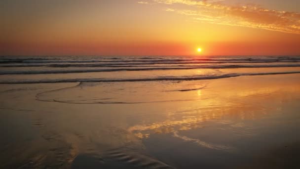 Atlantský Oceán Západ Slunce Vlnami Pláži Fonte Telha Costa Caparica — Stock video