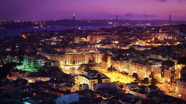 Nachtaufnahme Von Lissabon Berühmter Blick Vom Aussichtspunkt Miradouro Senhora Monte — Stockvideo