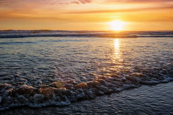 Puesta Sol Océano Atlántico Con Olas Crecientes Playa Fonte Telha — Foto de Stock
