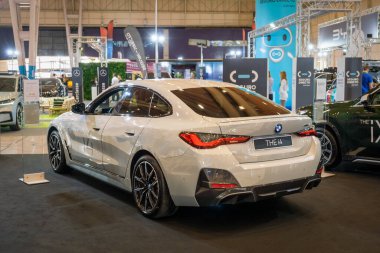 Lizbon, Portekiz - 12 Mayıs 2023: BMW i4 elektrikli araba ECAR Show 'da sergileniyor - Hybrid ve Electric Motor Show