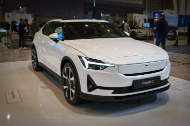 Lizbon, Portekiz - 12 Mayıs 2023: Polestar 2 elektrikli araba ECAR Show 'da sergileniyor - Hibrit ve Elektrik Motor Fuarı