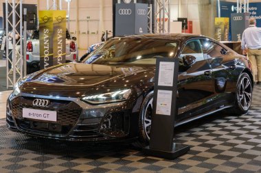 Lizbon, Portekiz - 12 Mayıs 2023: Audi e-tron GT Quattro elektrikli araba ECAR Show 'da sergileniyor - Hybrid ve Electric Motor Show