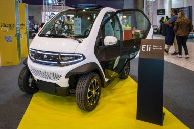 Lizbon, Portekiz - 12 Mayıs 2023: Eli Zero Plus ECAR Show 'da sergilenen kompakt araba - Hibrit ve Elektrik Motor Fuarı