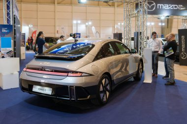 Lizbon, Portekiz - 12 Mayıs 2023: Hyundai Ioniq 6 arabası ECAR Show 'da sergileniyor - Hybrid ve Electric Motor Show