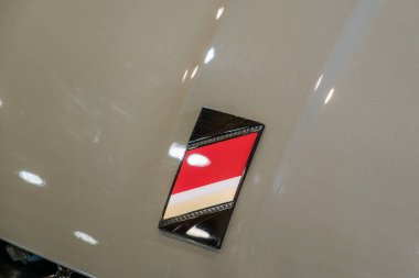 Lizbon, Portekiz - 12 Mayıs 2023: DS elektrikli araba amblemi kapat