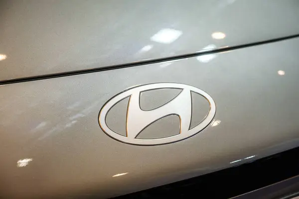 Лиссабон Португалия Мая 2023 Года Эмблема Логотипа Электромобиля Hyundai Крупным — стоковое фото