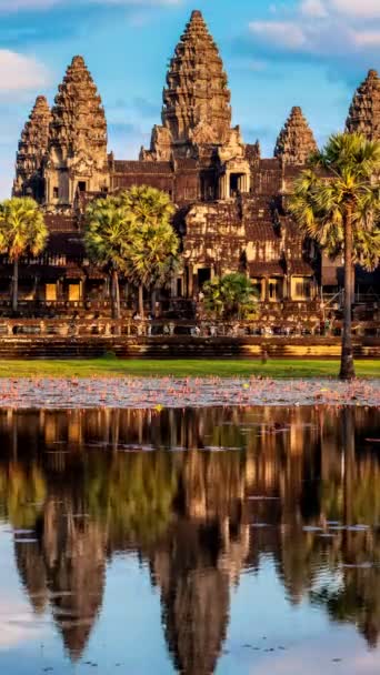 与水中倒影的里程碑游戏中时光倒流的柬埔寨吴哥窟 — 图库视频影像