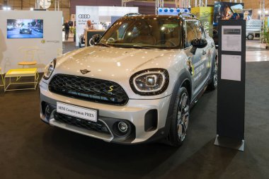Lizbon, Portekiz - 12 Mayıs 2023: MINI Yurttaş Hibrid elektrikli araba ECAR Show 'da sergileniyor - Hibrit ve Elektrik Motor Fuarı