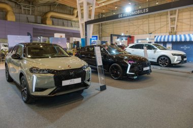 Lizbon, Portekiz - 12 Mayıs 2023: DS 3 Elektrik, DS 4 ve DS 7 hibrit araba ECAR Show - Hybrid ve Electric Motor Show
