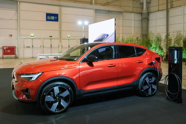 Λισαβόνα Πορτογαλία Μαΐου 2023 Ηλεκτρικό Αυτοκίνητο Της Volvo C40 Επαναφορτίζεται — Φωτογραφία Αρχείου