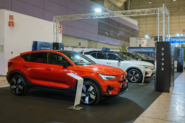 リスボン ポルトガル 2023 ボルボC40 Ecar Showで表示されている電気自動車を充電 ハイブリッドと電気モーターショー — ストック写真