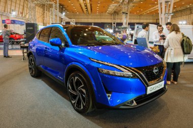 Lizbon, Portekiz - 12 Mayıs 2023: Nissan QASHQAI e-POWER elektrikli araba ECAR Show - Hybrid ve Electric Motor Show