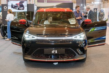 Lizbon, Portekiz - 12 Mayıs 2023: ECAR Show 'da sergilenen akıllı 1 numaralı elektrikli araba - Hibrit ve Elektrik Motor Fuarı