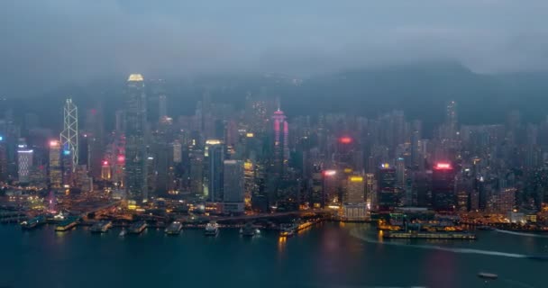 夜以继夜的时间 照亮了香港的天际城市景观 在维多利亚港的市中心摩天大楼 Hong Kong China 相机盘 — 图库视频影像
