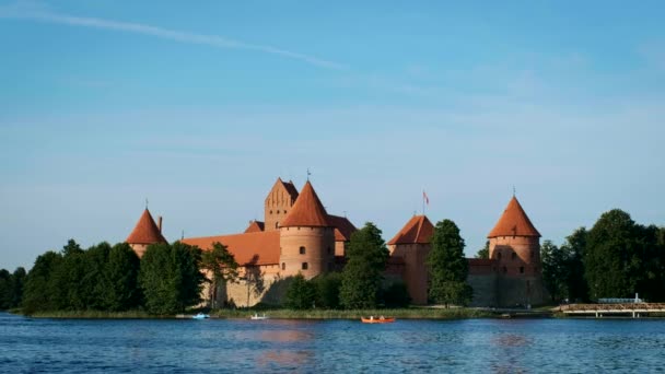 Yaz Günü Tekneler Ile Galve Gölünde Trakai Adası Kalesi Litvanya — Stok video