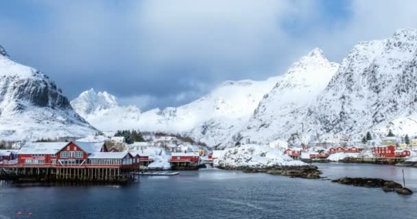 Včas Tradiční Rybářské Vesnice Lofotenských Ostrovech Norsko Červenými Domy Rorbu — Stock video
