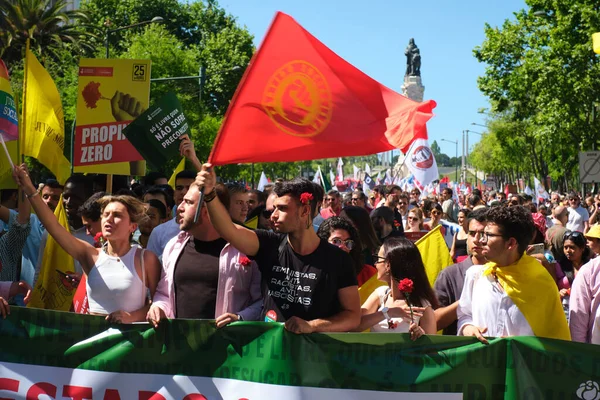 リスボン ポルトガル 2023年4月25日 カーネーション革命の記念日 デモ行進による25 4月革命25日デュオラト — ストック写真