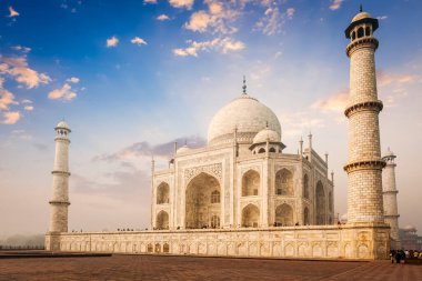 Taj mahal üzerinde gündoğumu. Hint sembolü - Hindistan Seyahat arka plan. Agra, Hindistan