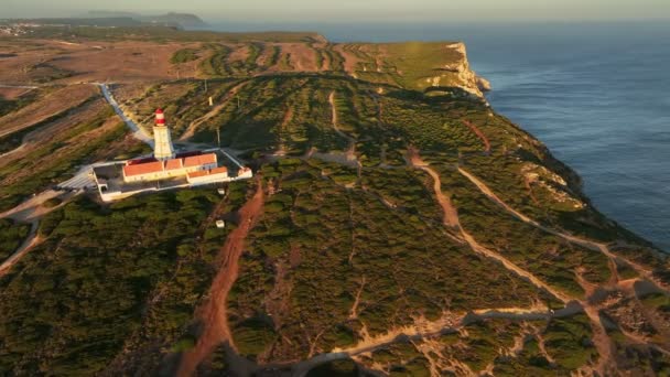 大西洋のカボ エスピシェル岬エスピシェルに関する空中灯台の眺め 人形の動きを押す — ストック動画