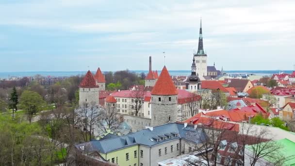 Veduta Aerea Della Città Vecchia Medievale Tallinn Giorno Con Cielo — Video Stock