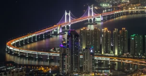 釜山摩天大楼和关根大桥的夜幕降临 韩国的空中景观 放大点 — 图库视频影像