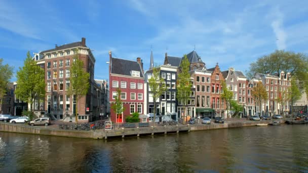 Miejski Krajobraz Amsterdamu Kanałem Domami Łodziami Amsterdam Holandia — Wideo stockowe