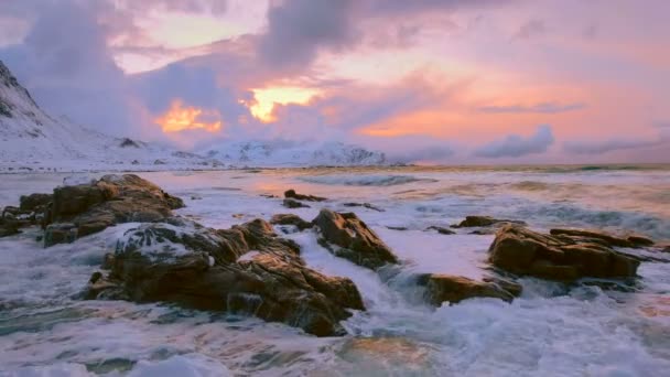 Golven Van Noorse Zee Rotsachtige Kust Fjord Aan Zonsondergang Skagsanden — Stockvideo