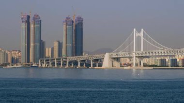 Gwangan Köprüsü Busan City, Güney Kore 'de gündüz vakti