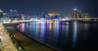 Busan 'da Gwangalli Plajı' nda gece vakti, Güney Kore. Hava görünümü