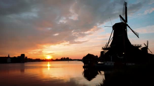Hollanda Nın Ünlü Turizm Bölgesi Zaanse Schans Taki Yel Değirmenleri — Stok video