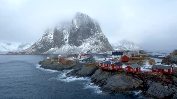 Słynna Kultowa Tradycyjna Wioska Rybacka Hamnoy Wyspach Lofoten Norwegia Czerwonymi — Wideo stockowe