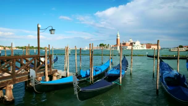 Romantyczne Wakacje Wenecja Tło Podróży Gondole Lagunie Wenecji Przy Placu — Wideo stockowe