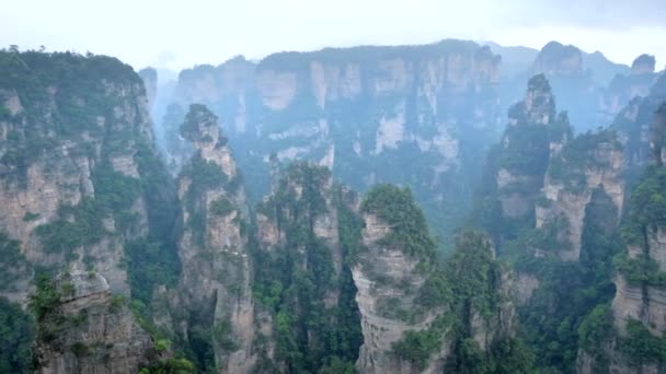 Beroemde Toeristische Attractie Van China Zhangjiajie Steen Zuilen Cliff Bergen — Stockvideo