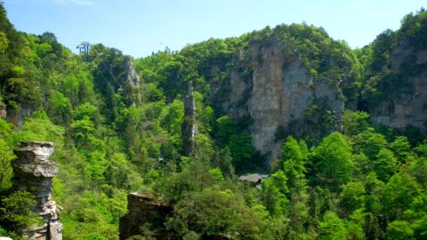 Знаменитая Туристическая Достопримечательность Китая Чжанцзяцзе Каменные Столбы Скалы Горы Подъемником — стоковое видео