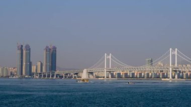 Gwangan Köprüsü Busan City, Güney Kore 'de gündüz vakti