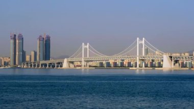 Gwangan Köprüsü Busan City, Güney Kore 'de gündüz vakti