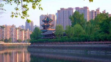 Wangjiang Pavyonu (Wangjiang Kulesi) Parkı (Wangjianglou Parkı) Jinjiang Nehri, Chengdu, Sichuan, Çin