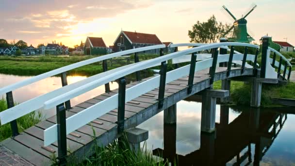 Nizozemsko Venkovské Vesnice Větrnými Mlýny Slavném Turistickém Místě Zaanse Schans — Stock video