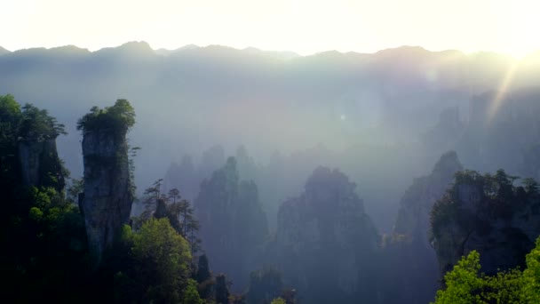 Berömda Turistattraktion Kina Zhangjiajie Sten Pelare Cliff Bergen Solnedgången Vid — Stockvideo
