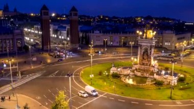 Placa d 'Espanya' nın, Plaza de Espana 'nın, İspanya' nın Barcelona, Katalonya, İspanya 'daki İspanyol Meydanı' nın hava trafiği. Kamerayı yakınlaştır