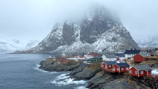 Slavná Ikonická Tradiční Rybářská Vesnice Hamnoy Lofotenských Ostrovech Norsko Červenými — Stock video