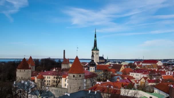 Timelapse Van Luchtfoto Van Tallinn Middeleeuwse Oude Stad Dag Uit — Stockvideo