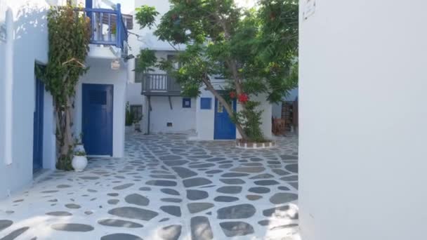 Yunanistan Ünlü Mykonos Adasında Mykonos Şehrinin Mavi Pencereli Geleneksel Beyaz — Stok video