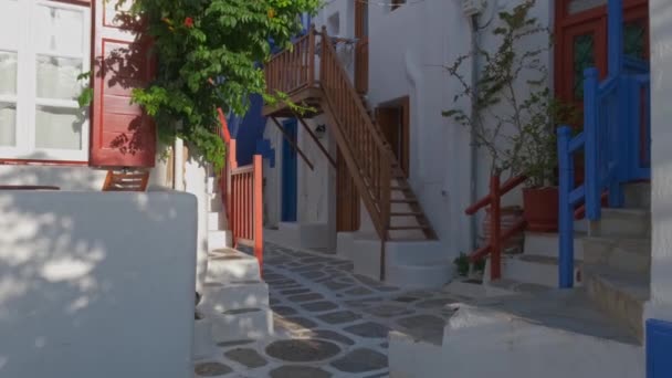 Yunanistan Ünlü Mykonos Adasında Mykonos Şehrinin Mavi Pencereli Geleneksel Beyaz — Stok video