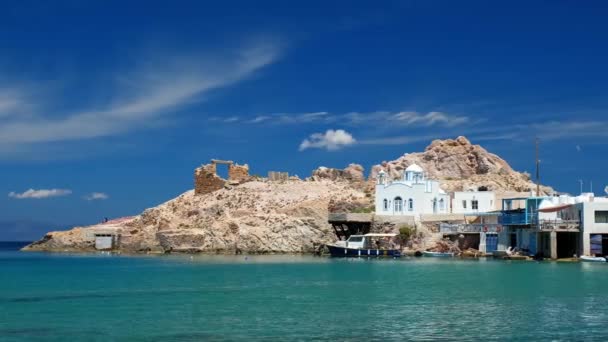 Yunanistan Milos Adasındaki Firapotamos Sahil Balıkçı Köyü — Stok video